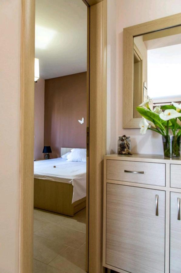 Canal Luxury Apartments Неа-Потідея Екстер'єр фото